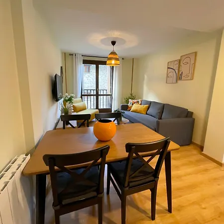 Apartment 3000 Escarrilla